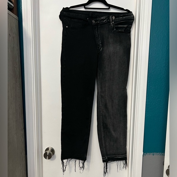 *FLAWED* Risen High-Rise Cross Over Two Toned Straight Jeans Size 11/30 - Picture 2 of 9